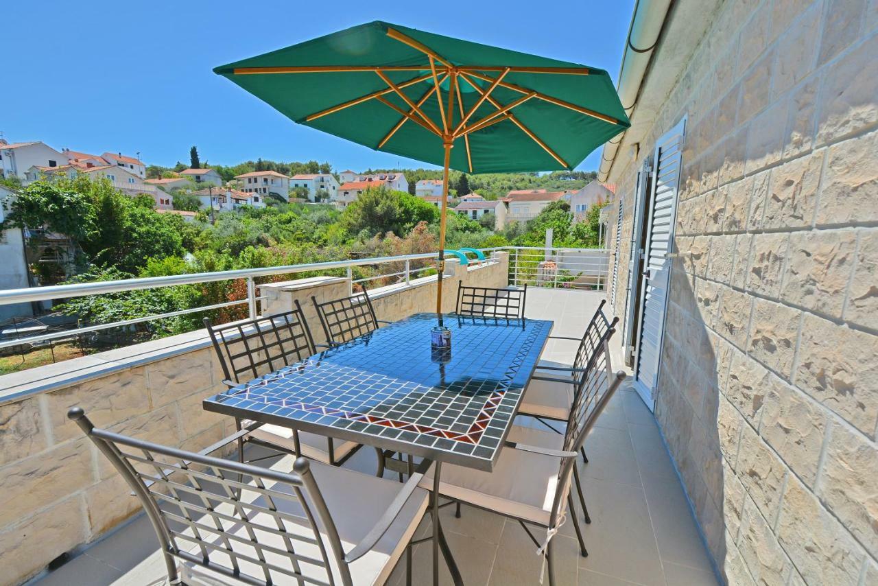 Villa Casablanca Supetar Buitenkant foto