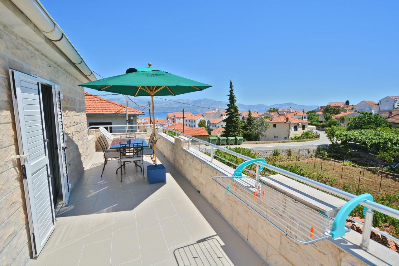 Villa Casablanca Supetar Buitenkant foto